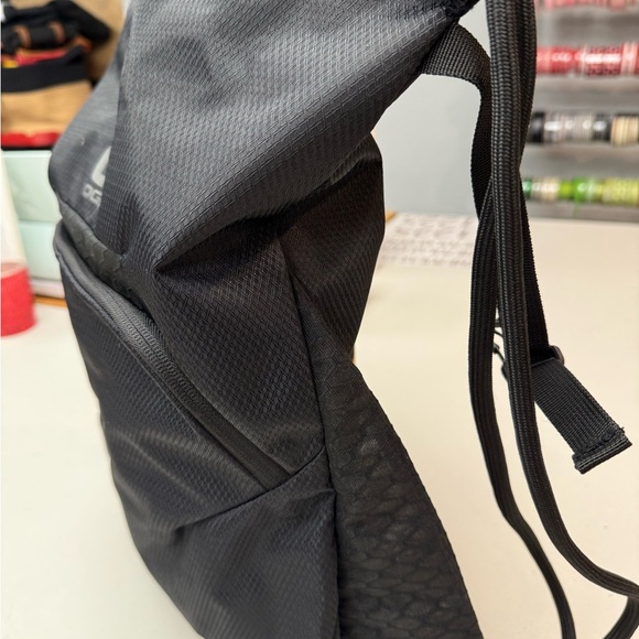 OGIO Flat Pack Backpack 🎒 Drawstring Straps - Picture 3 of 8